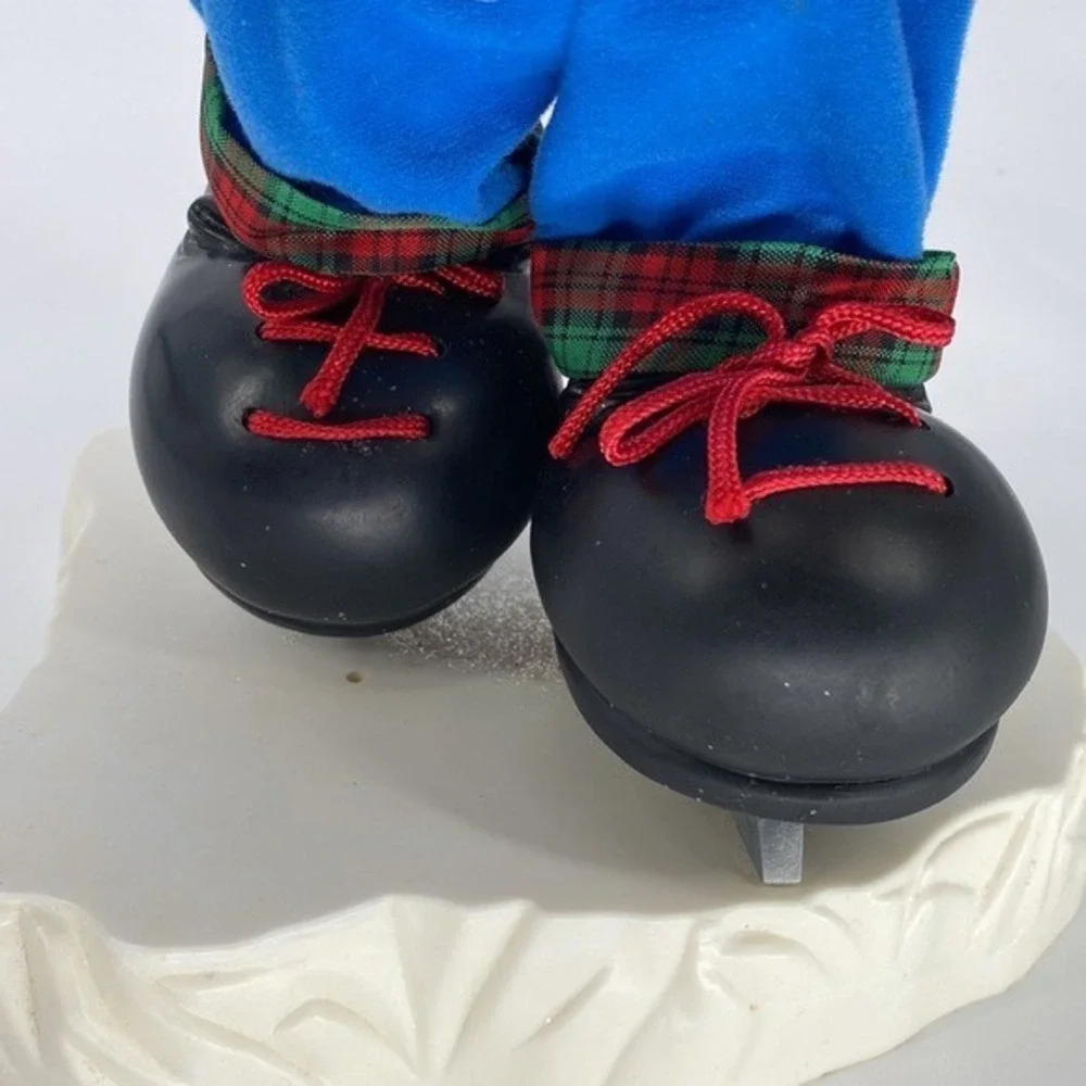 Santa's Best Mickey Unlimited 1998 Mickey Mouse Holiday Animated Ice Skater‎